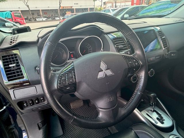 4WD✅環景✅盲點✅恆溫空調✅倒車顯影✅大空間✅商用自用✅免保人✅免聯徵✅二手✅中古✅強力過件  第11張相片