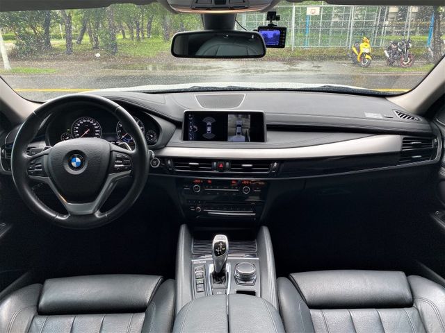 35i 3.0渦輪 天窗 4WD 電尾門 環景 定速 方控 摸門 雙電椅 20吋圈 抬頭 行車  第2張相片