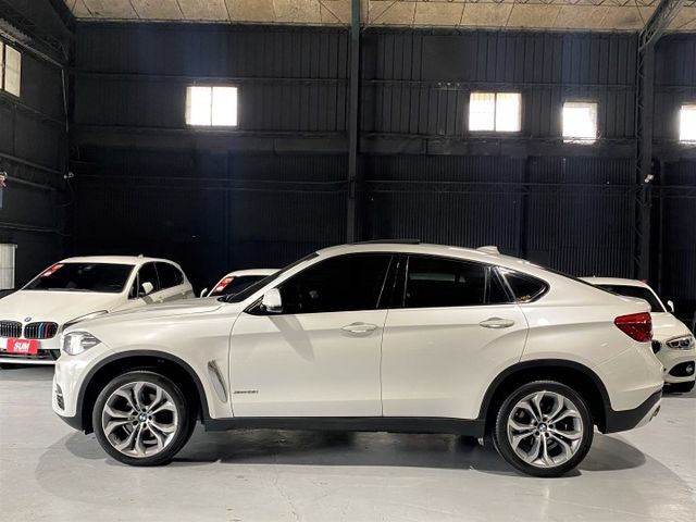 35i 3.0渦輪 天窗 4WD 電尾門 環景 定速 方控 摸門 雙電椅 20吋圈 抬頭 行車  第3張相片