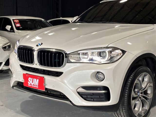 35i 3.0渦輪 天窗 4WD 電尾門 環景 定速 方控 摸門 雙電椅 20吋圈 抬頭 行車  第5張相片