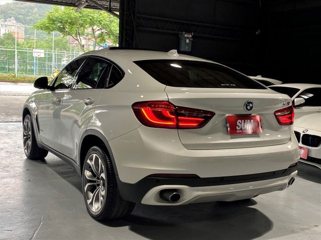 35i 3.0渦輪 天窗 4WD 電尾門 環景 定速 方控 摸門 雙電椅 20吋圈 抬頭 行車  第7張相片