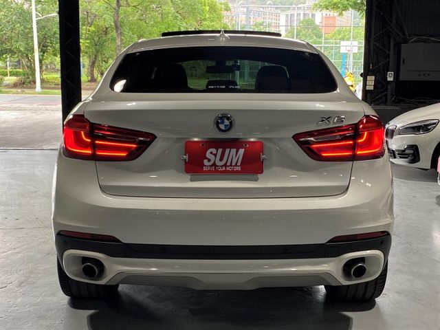 35i 3.0渦輪 天窗 4WD 電尾門 環景 定速 方控 摸門 雙電椅 20吋圈 抬頭 行車  第8張相片