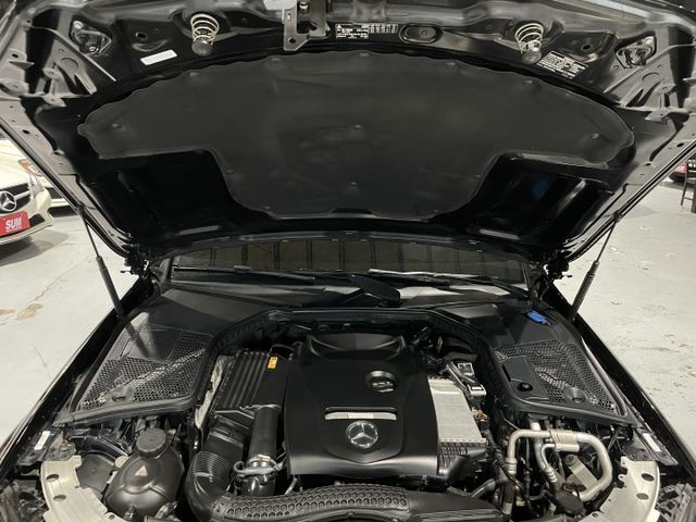 2.0 渦輪 AMG運動版 雙門 COUPE  全景天窗 全車空套 直瀑式水箱罩 雙電動椅 雙電熱座椅 I-KEY 摸門  第6張相片