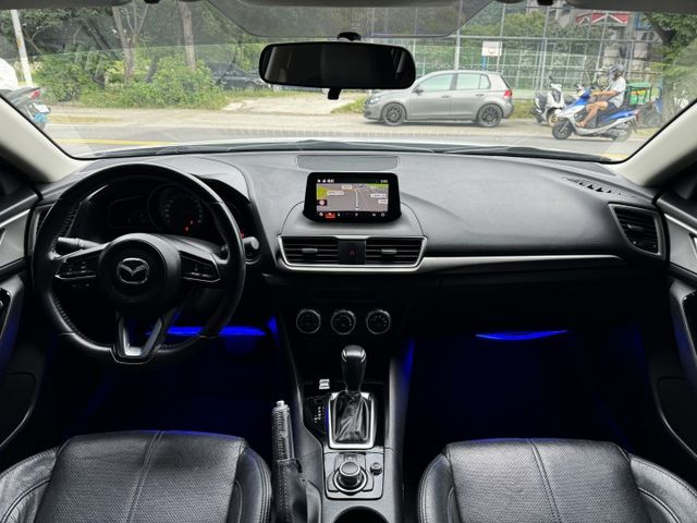 新型小改款 全車精品 空套 大包 鴨尾 雙出管 I-KEY 6安 導航 顯影 定速 循跡 方控 恆溫  第2張相片