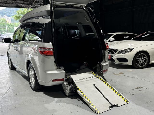 2.2渦輪 ECO小改款 輪椅福祉車 絕版稀有款 I-KEY 摸門 天窗 全電動升降 雙安 恆溫 顯影 魚眼  第10張相片
