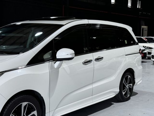 2.4 旗艦版 大七人座 天窗 I-KEY 環景 雙電滑門 導航 顯影 電動椅 盲點 停車輔助  第5張相片