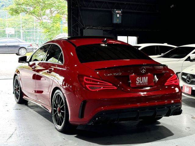 CLA250 2.0渦輪 總代理 PLUS 全景 AMG 大安卓機 環景 平盤 雙電動椅 18夜色圈 空套 鴨尾 H/K  第6張相片