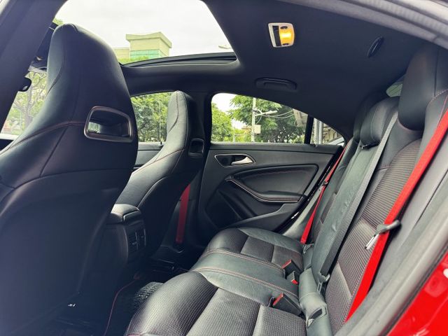 CLA250 2.0渦輪 總代理 PLUS 全景 AMG 大安卓機 環景 平盤 雙電動椅 18夜色圈 空套 鴨尾 H/K  第11張相片