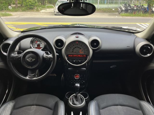 1.6渦輪 S旗艦版 4WD 6安 18圈 HID 方控 快撥 I-KEY 定速 車頂架 恆溫 雙出管 魚眼 全車空套  第2張相片
