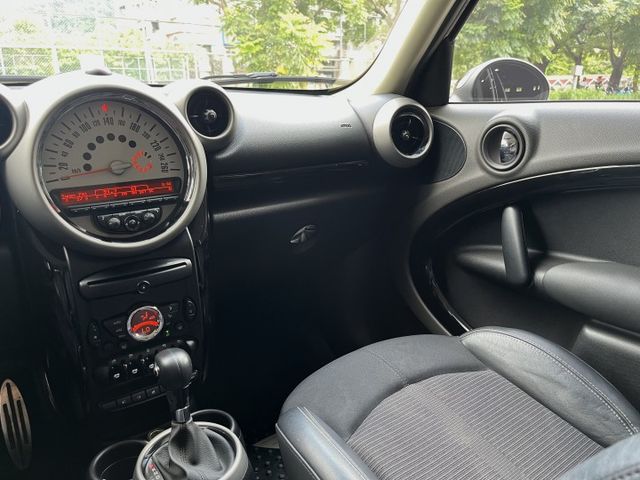 1.6渦輪 S旗艦版 4WD 6安 18圈 HID 方控 快撥 I-KEY 定速 車頂架 恆溫 雙出管 魚眼 全車空套  第12張相片