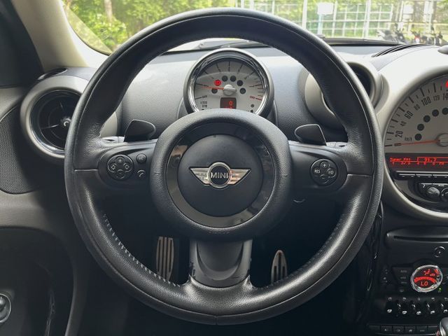 1.6渦輪 S旗艦版 4WD 6安 18圈 HID 方控 快撥 I-KEY 定速 車頂架 恆溫 雙出管 魚眼 全車空套  第13張相片