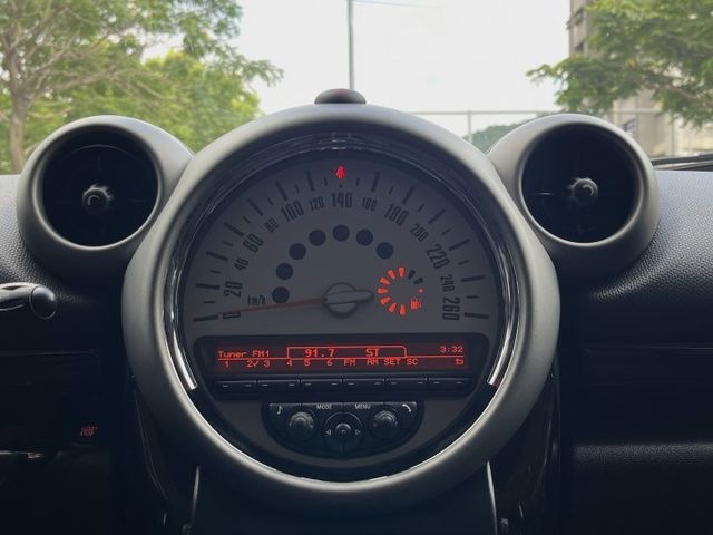1.6渦輪 S旗艦版 4WD 6安 18圈 HID 方控 快撥 I-KEY 定速 車頂架 恆溫 雙出管 魚眼 全車空套  第14張相片