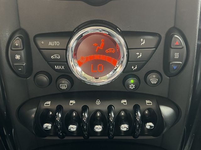 1.6渦輪 S旗艦版 4WD 6安 18圈 HID 方控 快撥 I-KEY 定速 車頂架 恆溫 雙出管 魚眼 全車空套  第15張相片