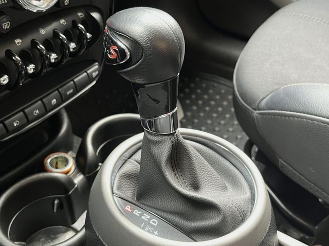 1.6渦輪 S旗艦版 4WD 6安 18圈 HID 方控 快撥 I-KEY 定速 車頂架 恆溫 雙出管 魚眼 全車空套  第16張相片