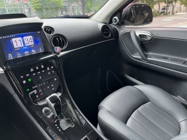 2.2渦輪 新型旗艦 4WD 全景 數位電視*3 環景 I-KEY 電動椅 18圈 定速 顯影 方控 藍芽 摸門 電尾門  第13張相片