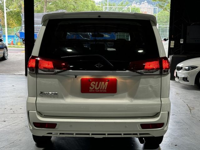 2.4 自排 小客貨車 雙安 定速 ABS 皮椅 方控 後出風口 電折後視鏡 可調式大燈 雷達 USB  第7張相片