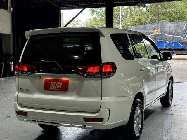 2.4 自排 小客貨車 雙安 定速 ABS 皮椅 方控 後出風口 電折後視鏡 可調式大燈 雷達 USB  第8張相片
