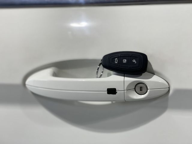 1.0 渦輪 S運動版 I-KEY 4安 恆溫 摸門 方控 16吋鋁圈 行車紀錄器 循跡 九成新輪胎 可調式大燈  第7張相片
