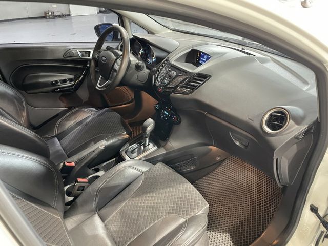 1.0 渦輪 S運動版 I-KEY 4安 恆溫 摸門 方控 16吋鋁圈 行車紀錄器 循跡 九成新輪胎 可調式大燈  第9張相片