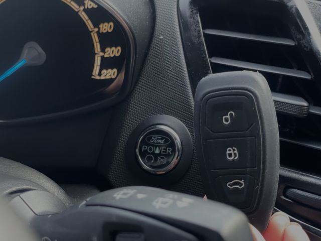 1.0 渦輪 S運動版 I-KEY 4安 恆溫 摸門 方控 16吋鋁圈 行車紀錄器 循跡 九成新輪胎 可調式大燈  第12張相片