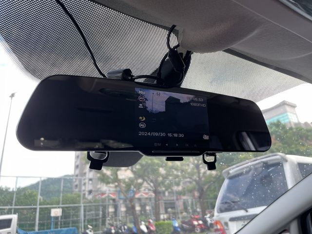 1.0 渦輪 S運動版 I-KEY 4安 恆溫 摸門 方控 16吋鋁圈 行車紀錄器 循跡 九成新輪胎 可調式大燈  第14張相片
