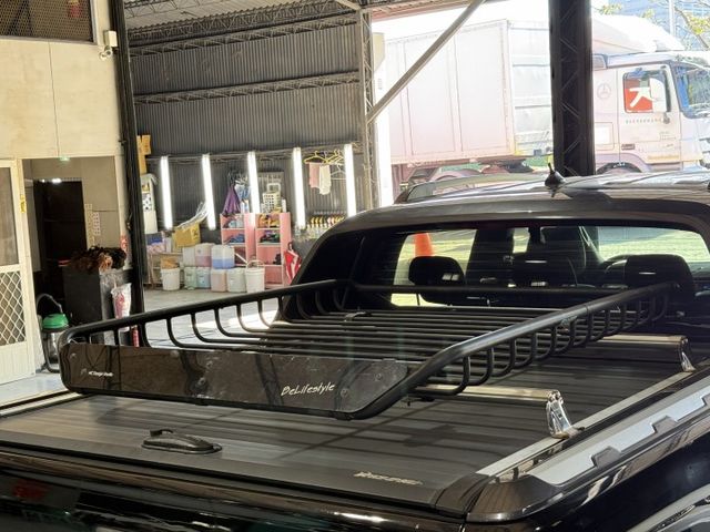 2.0 雙渦輪 ACC 4WD 導航 顯影 後立板 6安 旅行架 摸門 I-KEY 車道偏移 停車輔助 方控 電動座椅  第8張相片