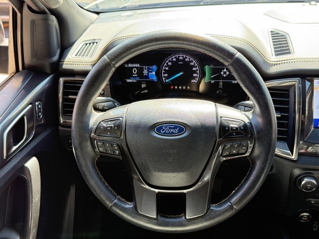 2.0 雙渦輪 ACC 4WD 導航 顯影 後立板 6安 旅行架 摸門 I-KEY 車道偏移 停車輔助 方控 電動座椅  第14張相片