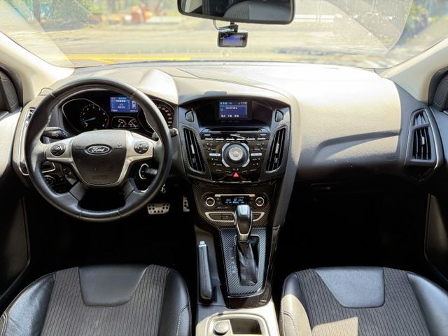 2.0S 五門 全車空力套件 天窗 4安 定速 停車輔助 方控 恆溫 前後行車紀錄器 前後改裝大燈 17吋鋁圈 8成新胎  第2張相片