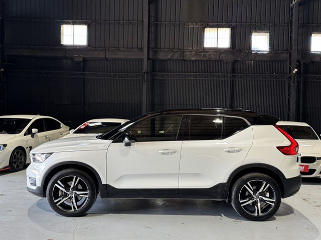 2.0 渦輪 T4 R-Design 全景 空套 ACC跟車 19圈 腳踢電尾門 I-KEY 摸門 環景 盲點  第3張相片