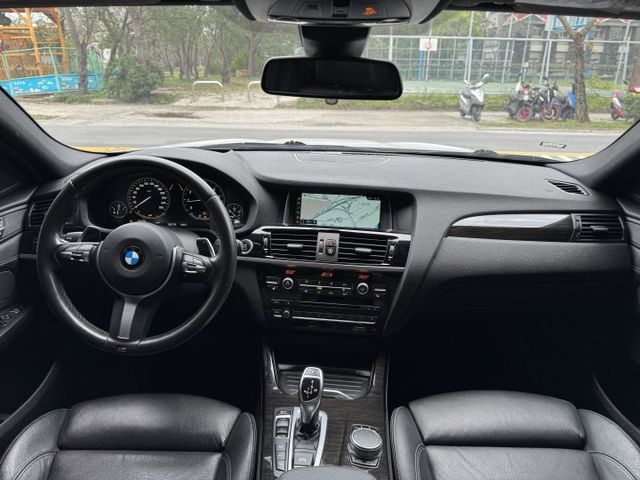 2.0渦輪 28i M-SPORT 精品運動版 4WD 電尾門 天窗 摸門 I-KEY 9安 導航 顯影 電動記憶椅  第2張相片