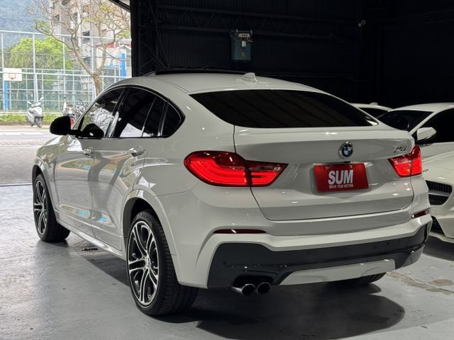 2.0渦輪 28i M-SPORT 精品運動版 4WD 電尾門 天窗 摸門 I-KEY 9安 導航 顯影 電動記憶椅  第6張相片