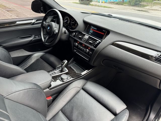 2.0渦輪 28i M-SPORT 精品運動版 4WD 電尾門 天窗 摸門 I-KEY 9安 導航 顯影 電動記憶椅  第10張相片