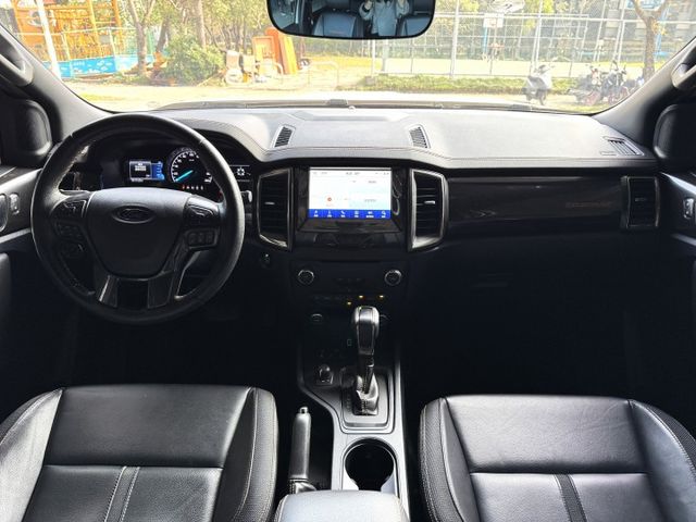 2.0 雙渦輪 6安 4WD 導航 顯影 霸氣水箱罩 後網拉桿 I-KEY 摸門 電動椅 18圈 側踏板 HID  第2張相片