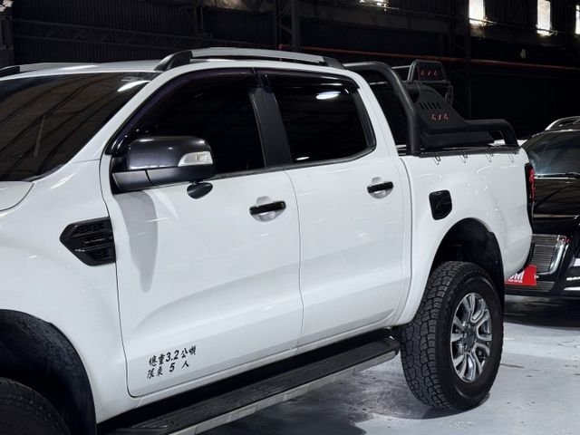 2.0 雙渦輪 6安 4WD 導航 顯影 霸氣水箱罩 後網拉桿 I-KEY 摸門 電動椅 18圈 側踏板 HID  第6張相片