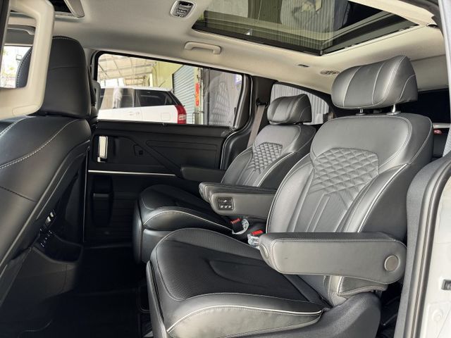 1.5 VIP版 GLT-B 渦輪 全景 ACC 電尾門 四座冷熱電盲點 導航 卡不累 雙電動滑門 方控 後出風  第8張相片