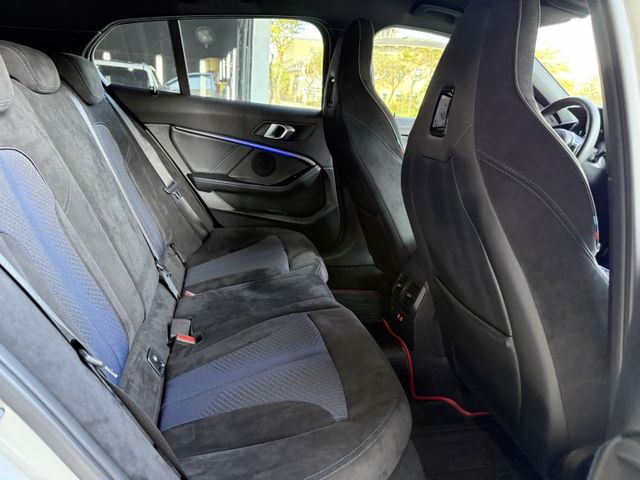 1.5 渦輪 總代理M-Sport 空套 ACC 導航 I-KEY 顯影 8安 盲點 摸門 方控 麂皮賽車椅 雙電動座椅  第10張相片