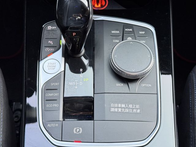 1.5 渦輪 總代理M-Sport 空套 ACC 導航 I-KEY 顯影 8安 盲點 摸門 方控 麂皮賽車椅 雙電動座椅  第12張相片
