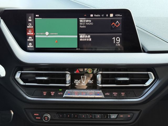 1.5 渦輪 總代理M-Sport 空套 ACC 導航 I-KEY 顯影 8安 盲點 摸門 方控 麂皮賽車椅 雙電動座椅  第13張相片