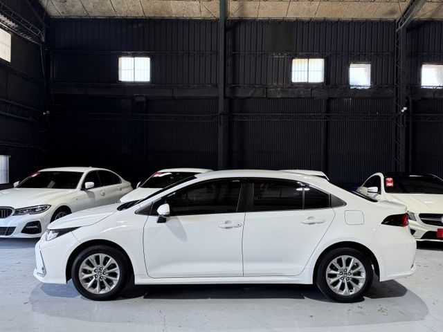 1.8汽油 新型大改款 ACC跟車 9安 16圈 恆溫 車道偏移 胎壓 藍芽 電折 魚眼日行燈 ABS 皮椅  第3張相片