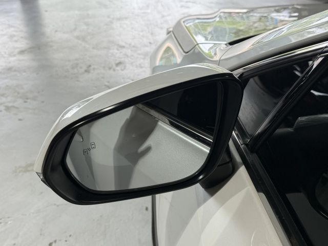 2.0 汽油 菁英PLUS 電尾門 ACC 雙電動電熱座椅 I-KEY 9安 導航 顯影 盲點 摸門 方控 車道偏移  第8張相片