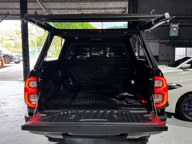 2.8渦輪 4WD 環景 ACC 氣氛登 高蓋後車廂 導航 顯影 I-KEY 摸門 側踏板 電動椅 車道偏移  第10張相片
