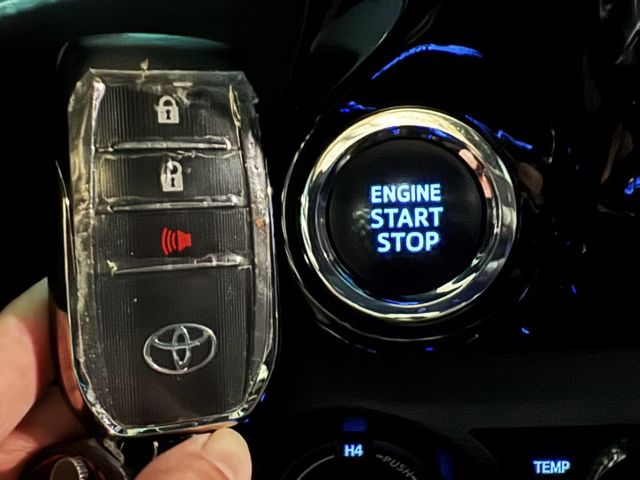 2.8渦輪 4WD 環景 ACC 氣氛登 高蓋後車廂 導航 顯影 I-KEY 摸門 側踏板 電動椅 車道偏移  第12張相片