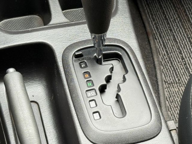 2.0 J版 雙安 自排 自用小客貨 倒車雷達 黑內裝 皮椅 可調式大燈 按時保養  第16張相片