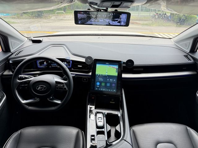1.5 VIP版 GLT-B 渦輪 全景天窗 ACC 電動尾門 四座電動及冷熱座椅 盲點 環景 I-KEY 雙電動滑門  第2張相片