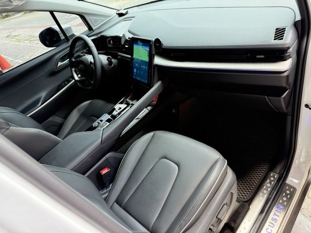 1.5 VIP版 GLT-B 渦輪 全景天窗 ACC 電動尾門 四座電動及冷熱座椅 盲點 環景 I-KEY 雙電動滑門  第10張相片