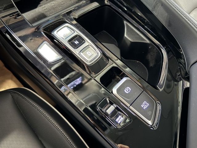 1.5 VIP版 GLT-B 渦輪 全景天窗 ACC 電動尾門 四座電動及冷熱座椅 盲點 環景 I-KEY 雙電動滑門  第13張相片