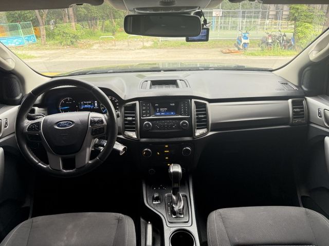 2.0 渦輪 6安 4WD 後網拉桿 後拉版 ABS 定速 循跡 前後行車紀錄器 霸氣水箱罩 側踏板 車道偏移 方控  第2張相片
