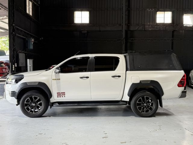 2.8 渦輪 4WD 環景 ACC 氣氛燈 高蓋後車廂 導航 I-KEY 通風椅 9安 電動座椅 車道偏移 側踏板  第3張相片