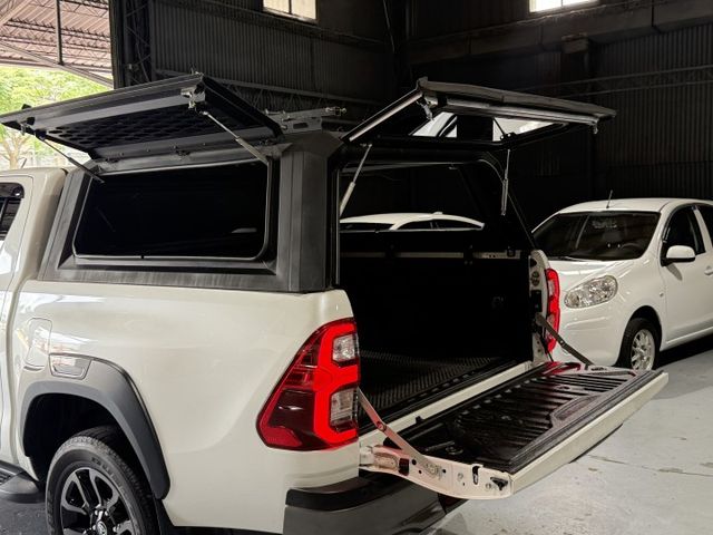 2.8 渦輪 4WD 環景 ACC 氣氛燈 高蓋後車廂 導航 I-KEY 通風椅 9安 電動座椅 車道偏移 側踏板  第8張相片