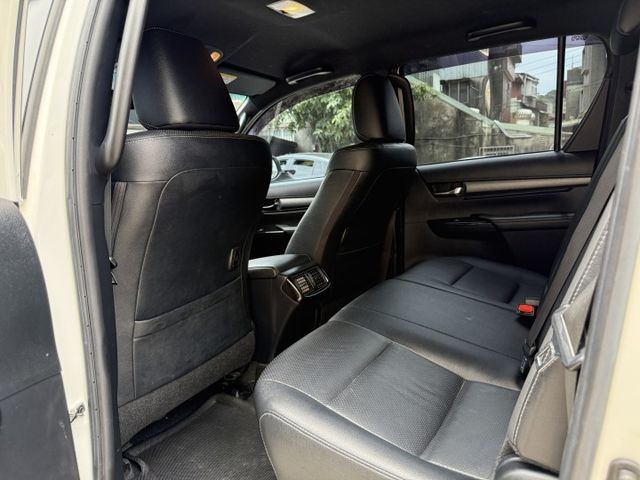 2.8 渦輪 4WD 環景 ACC 氣氛燈 高蓋後車廂 導航 I-KEY 通風椅 9安 電動座椅 車道偏移 側踏板  第10張相片